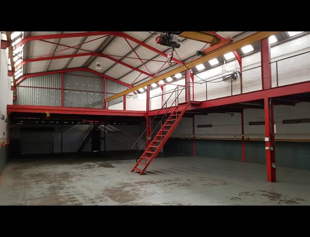 450M² FACTORY TO LET IN STIKLAND INDUSTRIAL